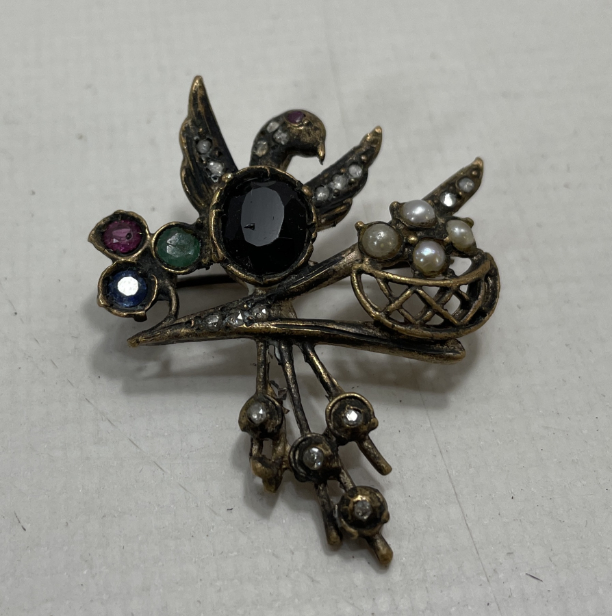 ÜZERİ KUŞ VE AY YILDIZLI ELMAS TAŞLI BROŞ