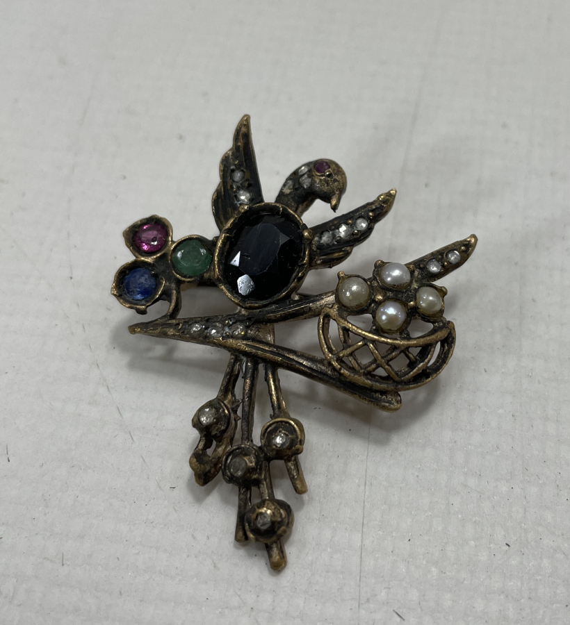 ÜZERİ KUŞ VE AY YILDIZLI ELMAS TAŞLI BROŞ