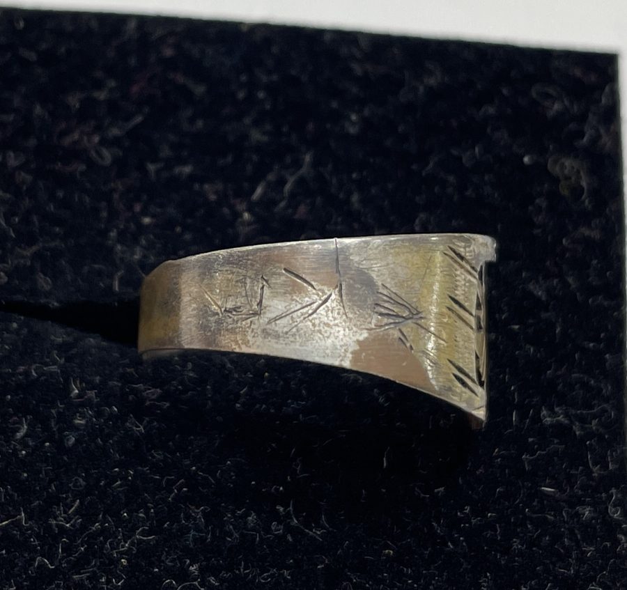 YAN TARAFINDA OSMANLICA CELAL YAZILI MEVLEVİ FORMUNDA GÜMÜŞ YÜZÜK