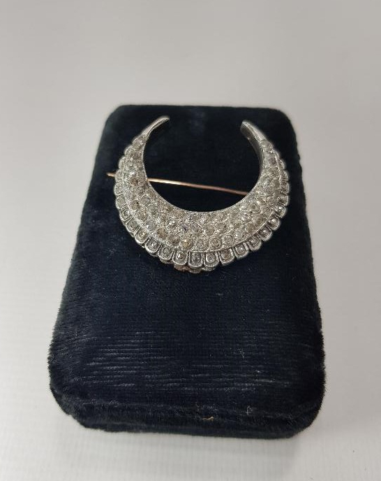 HİLAL FORMLU ELMAS BROŞ 