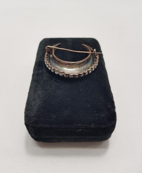 HİLAL FORMLU ELMAS BROŞ 