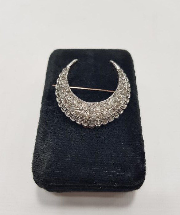 HİLAL FORMLU ELMAS BROŞ 