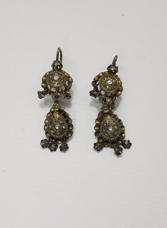 OSMANLI DÖNEMİ ELMAS TAŞLARLA BEZELİ BİR ÇİFT KÜPE 