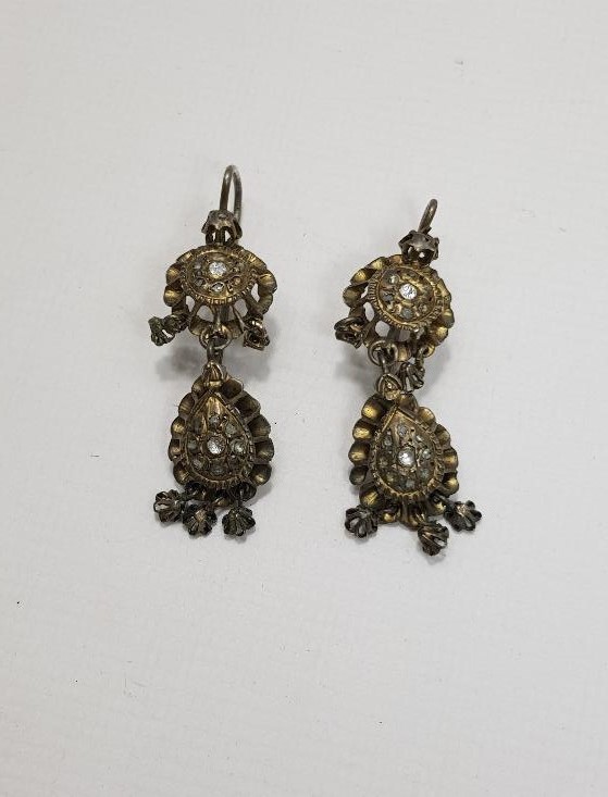 OSMANLI DÖNEMİ ELMAS TAŞLARLA BEZELİ BİR ÇİFT KÜPE 