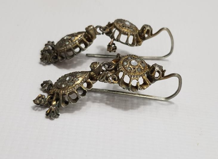 OSMANLI DÖNEMİ ELMAS TAŞLARLA BEZELİ BİR ÇİFT KÜPE 