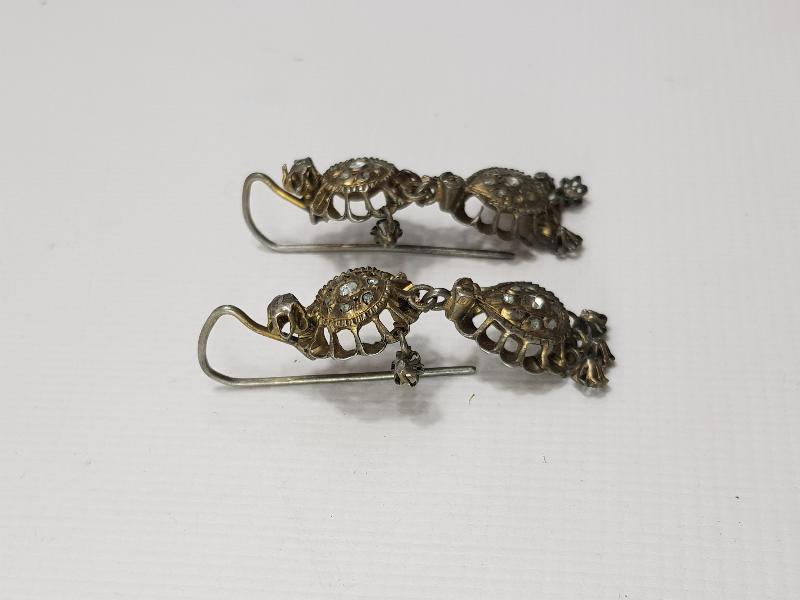 OSMANLI DÖNEMİ ELMAS TAŞLARLA BEZELİ BİR ÇİFT KÜPE 