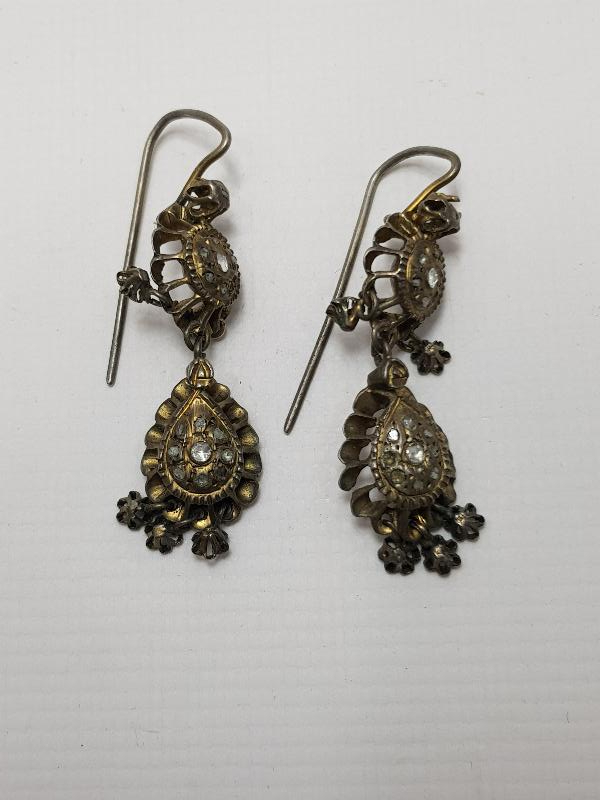 OSMANLI DÖNEMİ ELMAS TAŞLARLA BEZELİ BİR ÇİFT KÜPE 