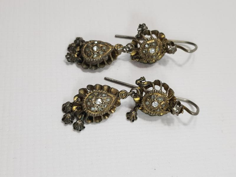 OSMANLI DÖNEMİ ELMAS TAŞLARLA BEZELİ BİR ÇİFT KÜPE 