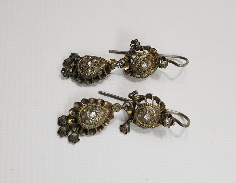 OSMANLI DÖNEMİ ELMAS TAŞLARLA BEZELİ BİR ÇİFT KÜPE 