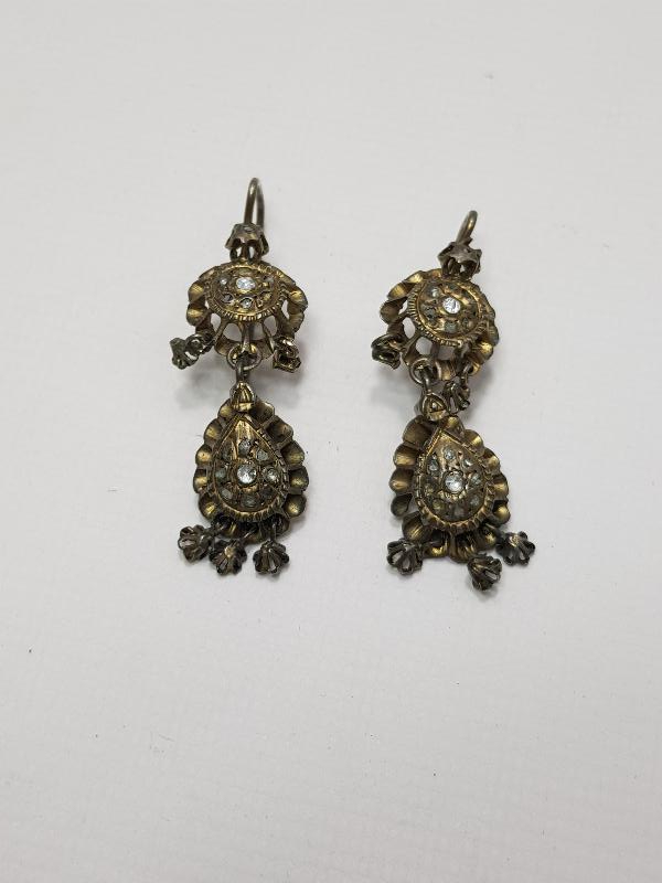 OSMANLI DÖNEMİ ELMAS TAŞLARLA BEZELİ BİR ÇİFT KÜPE 