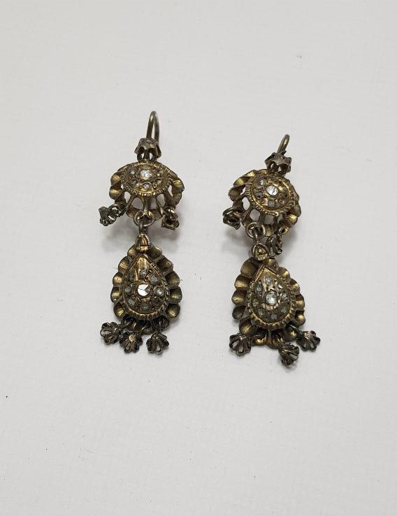 OSMANLI DÖNEMİ ELMAS TAŞLARLA BEZELİ BİR ÇİFT KÜPE 