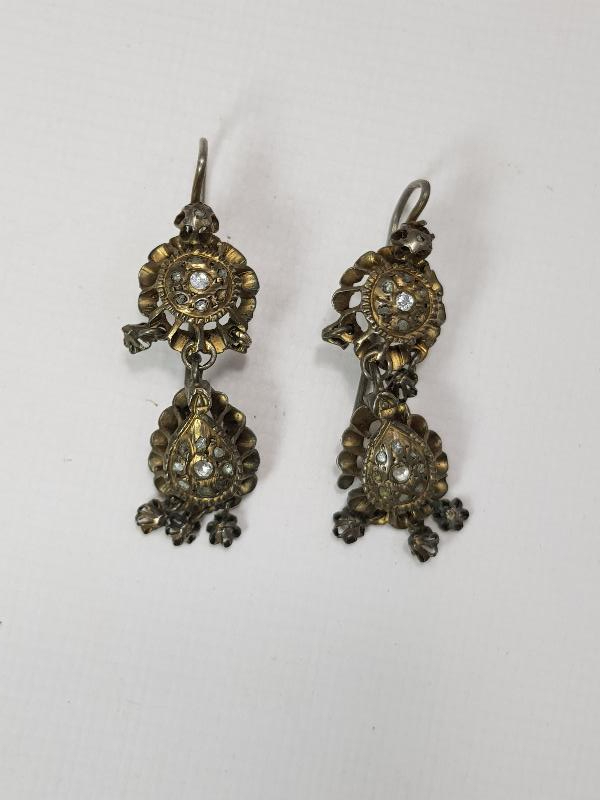 OSMANLI DÖNEMİ ELMAS TAŞLARLA BEZELİ BİR ÇİFT KÜPE 