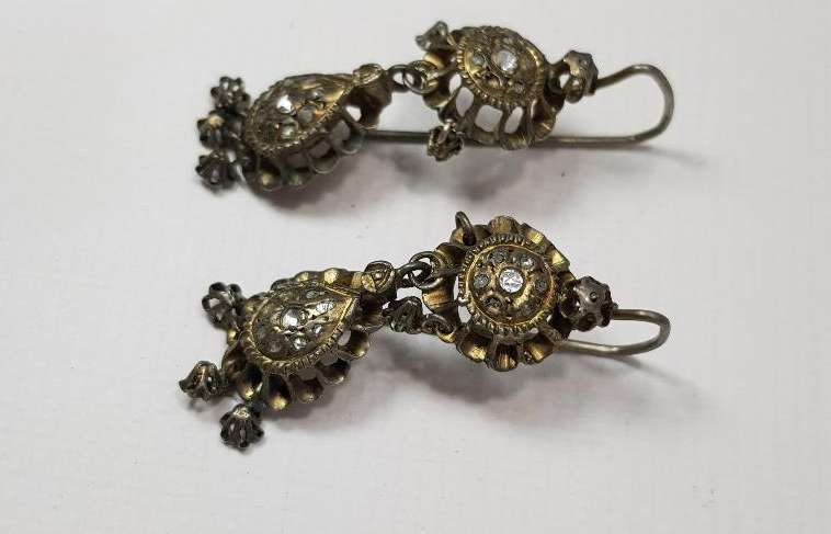 OSMANLI DÖNEMİ ELMAS TAŞLARLA BEZELİ BİR ÇİFT KÜPE 