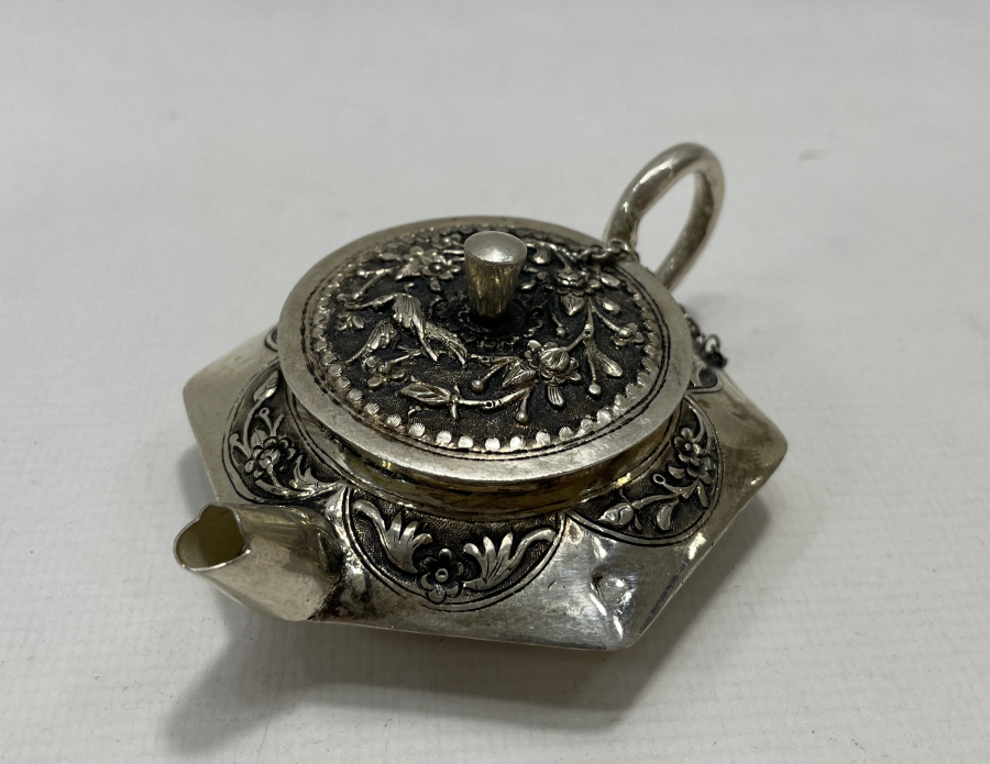 TAMAMI İŞLEMELİ MİNYATÜR GÜMÜŞ ÇAYDANLIK