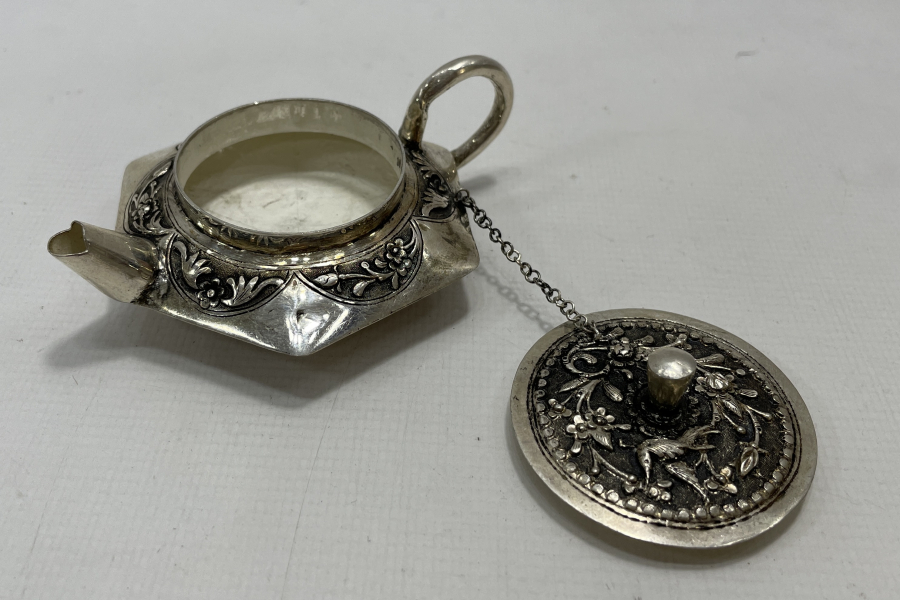 TAMAMI İŞLEMELİ MİNYATÜR GÜMÜŞ ÇAYDANLIK