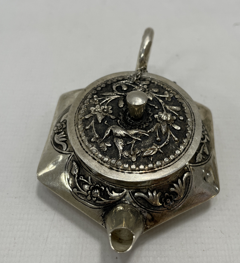 TAMAMI İŞLEMELİ MİNYATÜR GÜMÜŞ ÇAYDANLIK