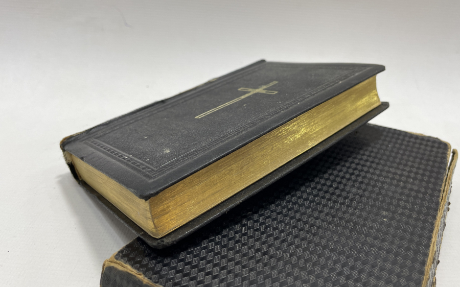 1926 TARİHLİ ALTIN VARAKLI İNCİL