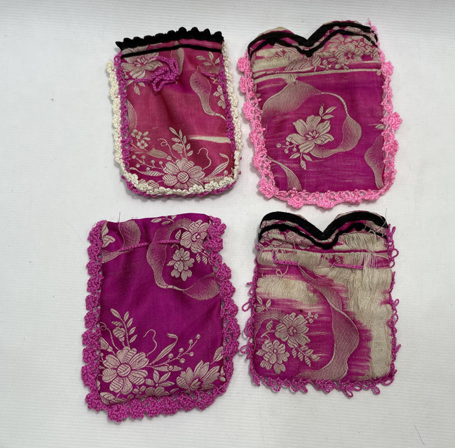 OSMANLI DÖNEMİ ELMASİYE KUMAŞTAN YAPILMIŞ 4 ADET KESE