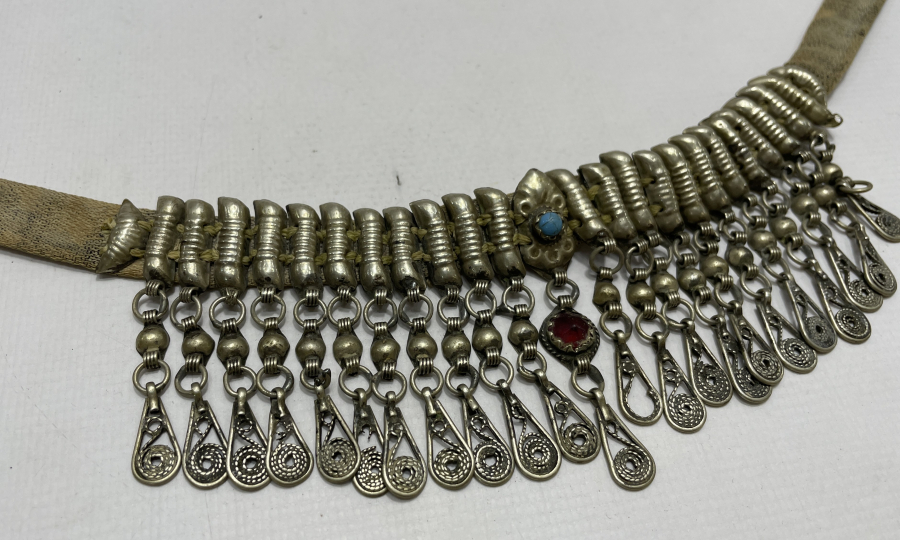 OSMANLI DÖNEMİ TELKARİ İŞÇİLİKLİ VE SEDEF DÜĞMELİ ÇOK NADİR GELİN DÖŞLÜĞÜ