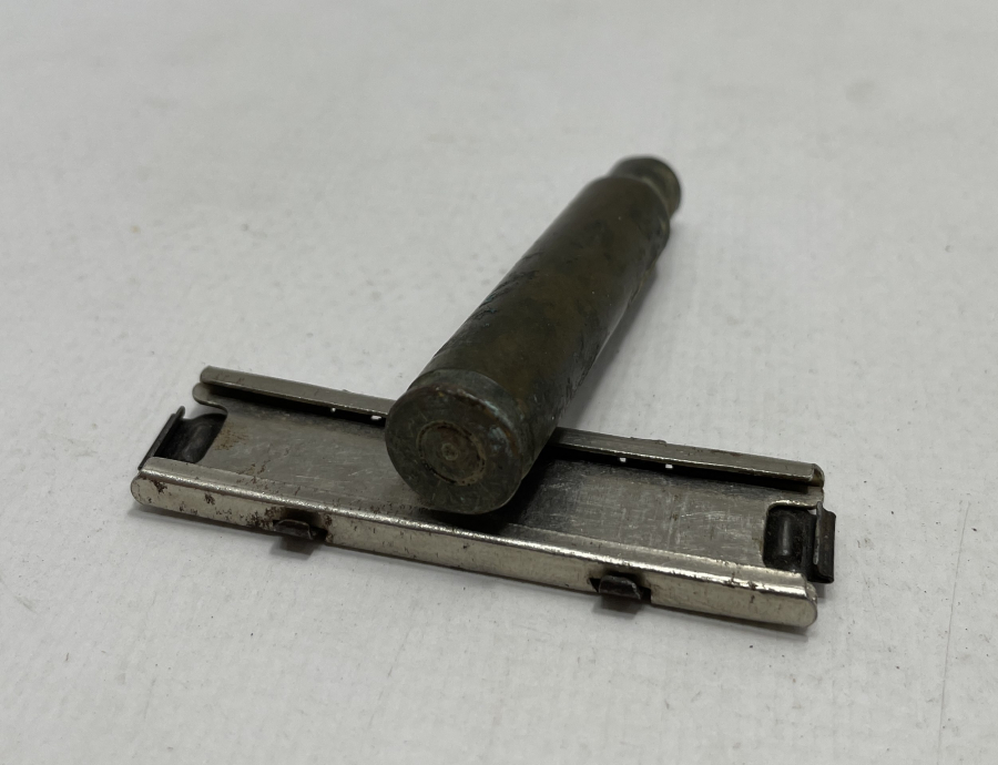 1. DÜNYA SAVAŞI DÖNEMİ ŞARJÖR VE 1 ADET MAVZER MERMİSİ KOVANI