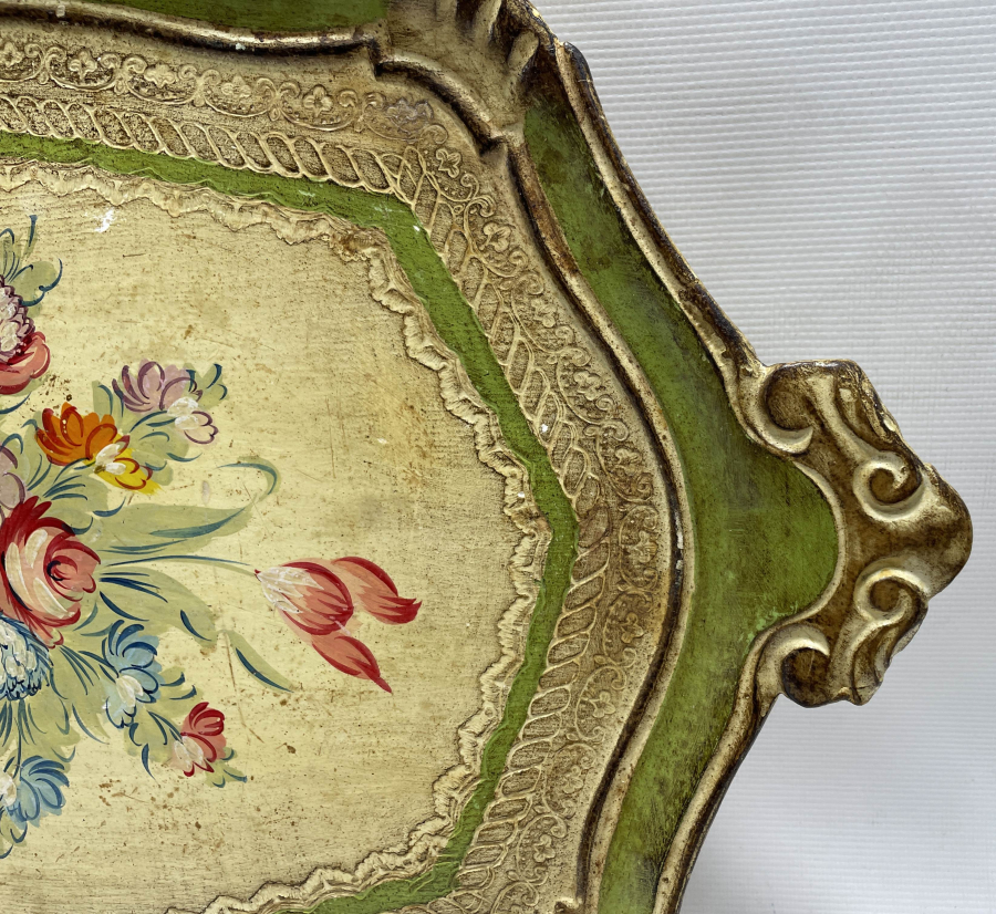 1900 BAŞLARI AHŞAP ÜZERİ TAMAMI EL BOYAMA ANTİKA TEPSİ