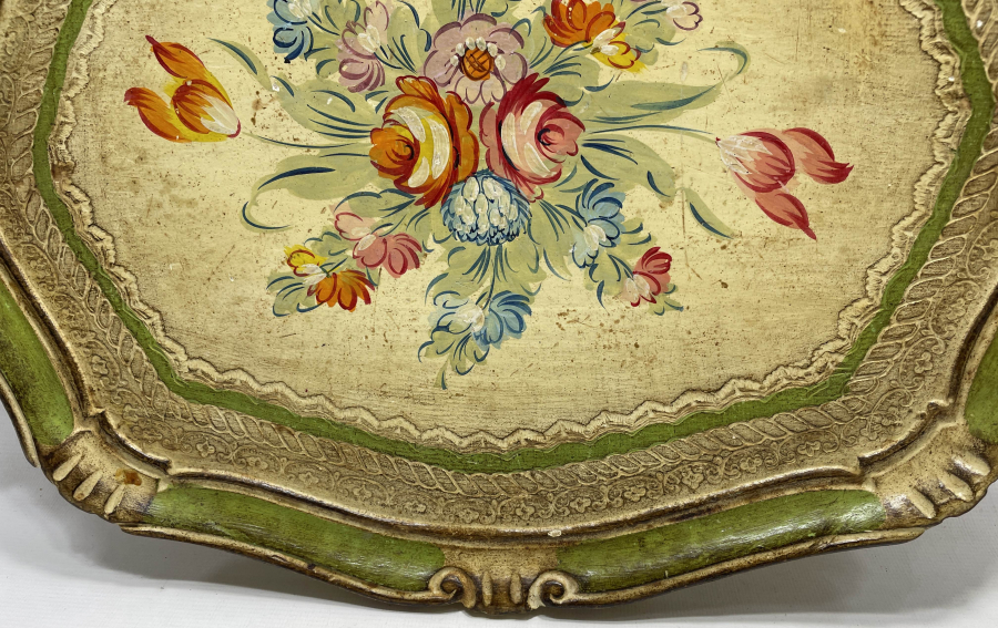 1900 BAŞLARI AHŞAP ÜZERİ TAMAMI EL BOYAMA ANTİKA TEPSİ