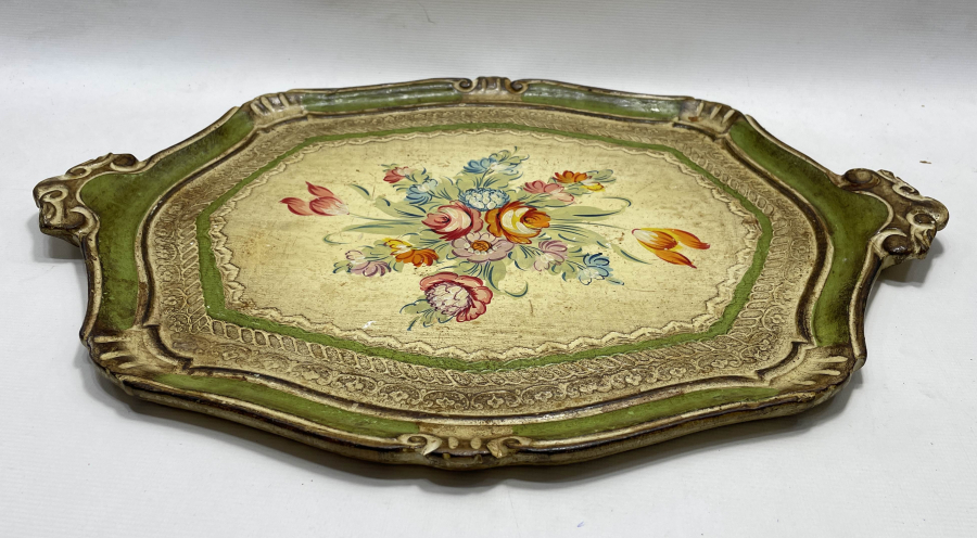 1900 BAŞLARI AHŞAP ÜZERİ TAMAMI EL BOYAMA ANTİKA TEPSİ