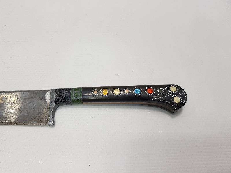 ALTIN KAKMA RUSÇA YAZILI BOYNUZ SAPLI HANÇER 