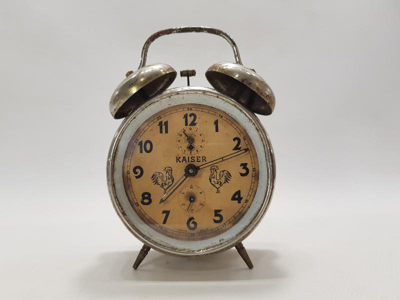 KAISER MARKA HOROZLU MASA SAATİ 