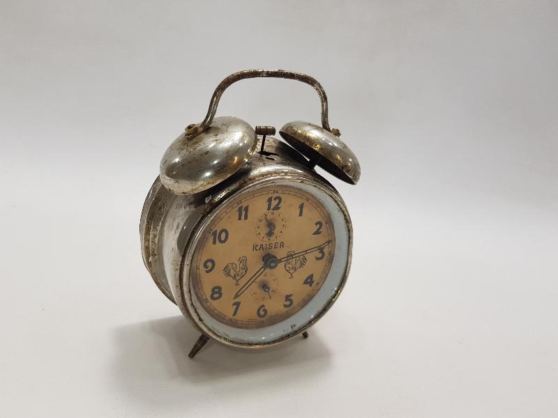 KAISER MARKA HOROZLU MASA SAATİ 