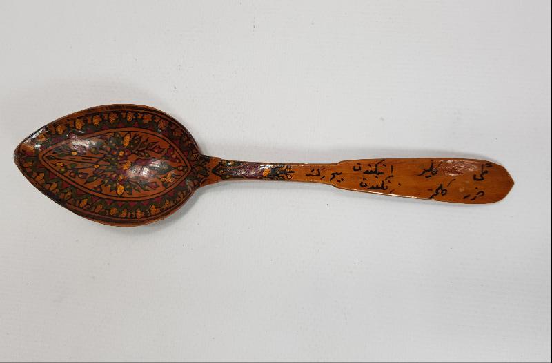 KÖK BOYALI VE OSMANLICA YAZILI AHŞAP KAŞIK 