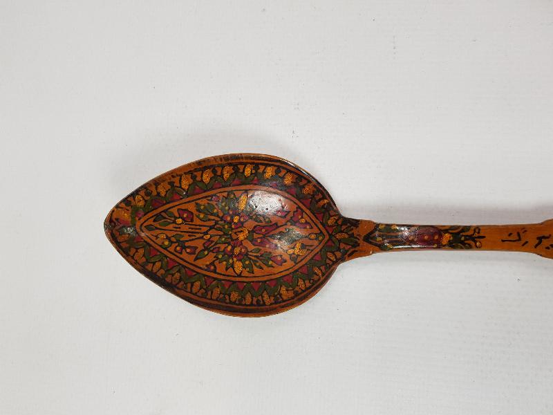 KÖK BOYALI VE OSMANLICA YAZILI AHŞAP KAŞIK 