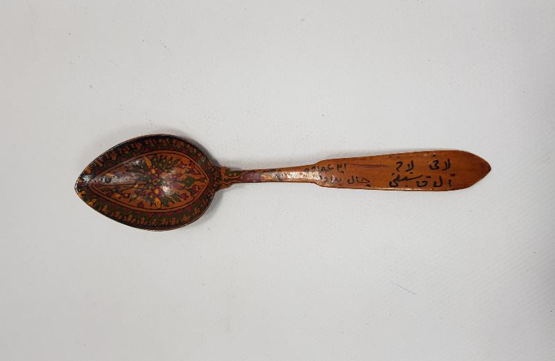 KÖK BOYALI VE OSMANLICA YAZILI TAHTA KAŞIK 