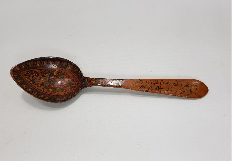 KÖK BOYALI VE OSMANLICA YAZILI TAHTA KAŞIK 