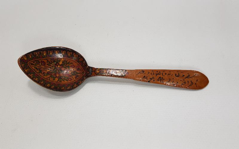 KÖK BOYALI VE OSMANLICA YAZILI TAHTA KAŞIK 