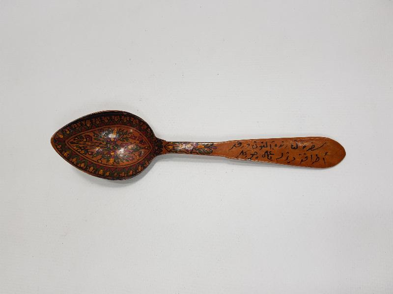 KÖK BOYALI VE OSMANLICA YAZILI TAHTA KAŞIK 