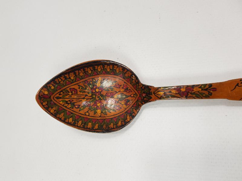 KÖK BOYALI VE OSMANLICA YAZILI TAHTA KAŞIK 