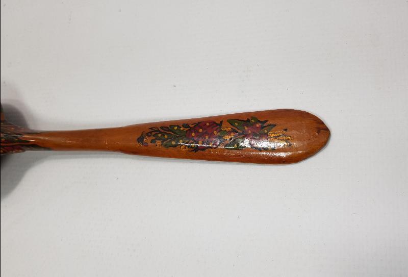 KÖK BOYALI VE OSMANLICA YAZILI TAHTA KAŞIK 