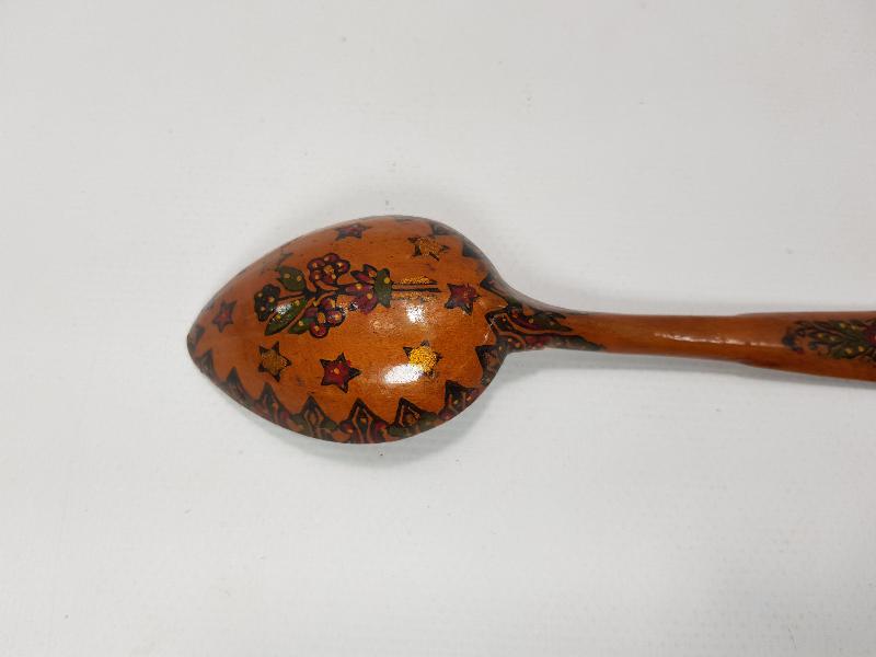 KÖK BOYALI VE OSMANLICA YAZILI TAHTA KAŞIK 