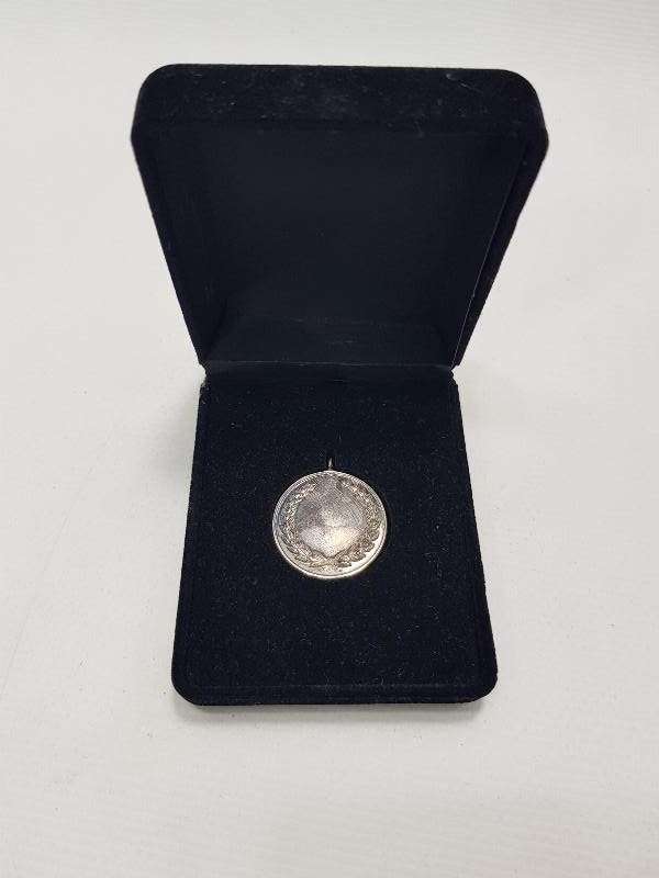 KUTUSUNDA GÜMÜŞ KIZILAY KAN BAĞIŞÇISI MADALYASI 