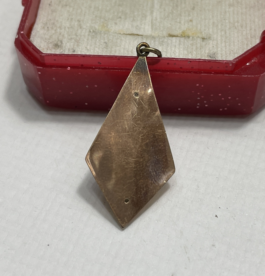 OLTU TAŞLI VE KALEM İŞÇİLİKLİ ANTİKA ALTIN KOLYE UCU