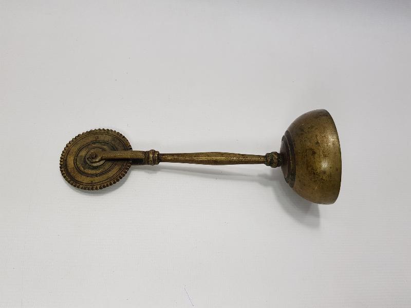 OSMANLI DÖNEMİ BRONZ HAMUR KESME ALETİ 