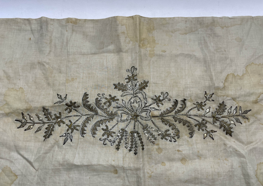 OSMANLI DÖNEMİ GÜMÜŞ SIRMA İŞÇİLİKLİ YASTIK