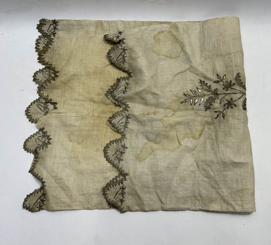 OSMANLI DÖNEMİ GÜMÜŞ SIRMA İŞÇİLİKLİ YASTIK