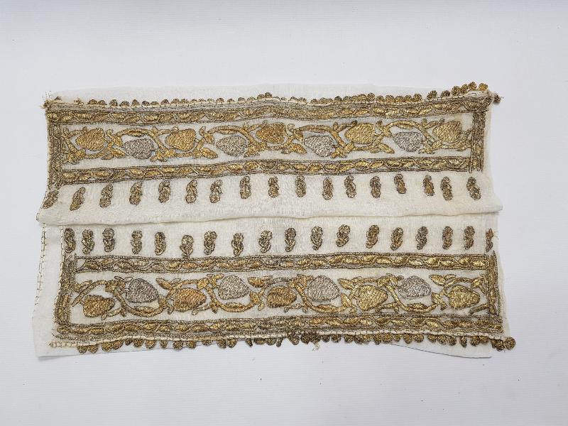 OSMANLI DÖNEMİ GÜMÜŞ VE ALTIN SIRMA İŞÇİLİKLİ YAĞLIK 