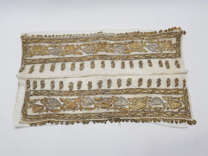 OSMANLI DÖNEMİ GÜMÜŞ VE ALTIN SIRMA İŞÇİLİKLİ YAĞLIK 