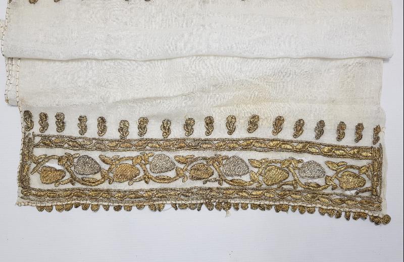 OSMANLI DÖNEMİ GÜMÜŞ VE ALTIN SIRMA İŞÇİLİKLİ YAĞLIK 