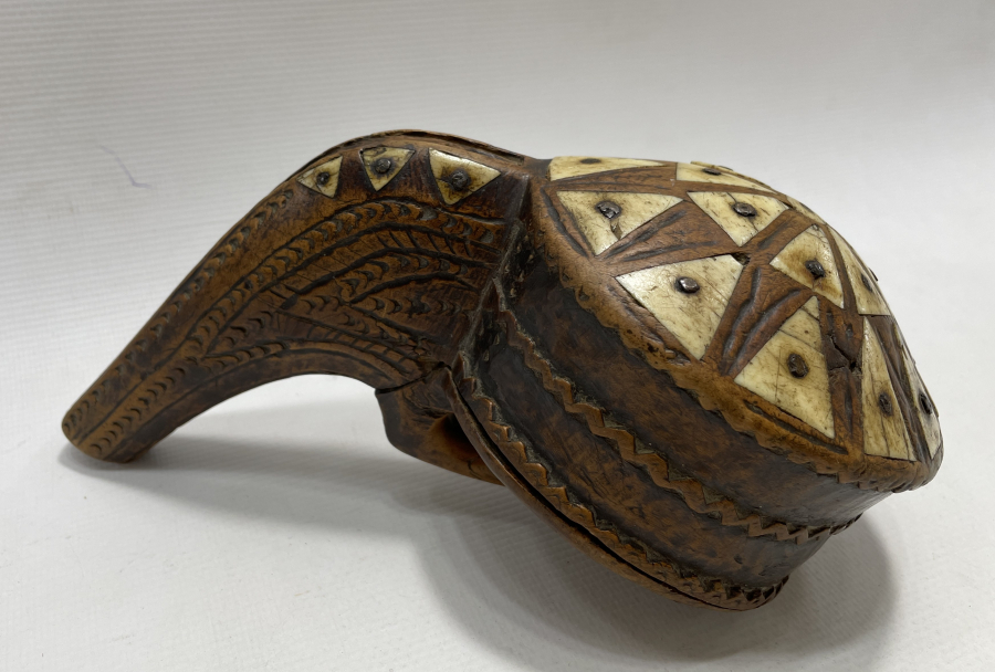 OSMANLI DÖNEMİ ÜZERİ KEMİK ÇAKMA İŞÇİLİKLİ KALE TÜFEĞİ BARUTLUĞU