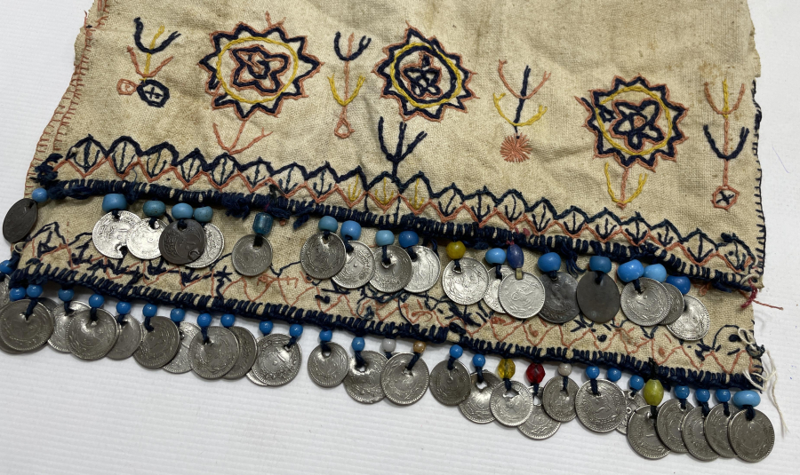 OSMANLI DÖNEMİ ÜZERİ OSMANLI PARALARIYLA SÜSLÜ ÖNLÜK - FUTA - YAĞLIK