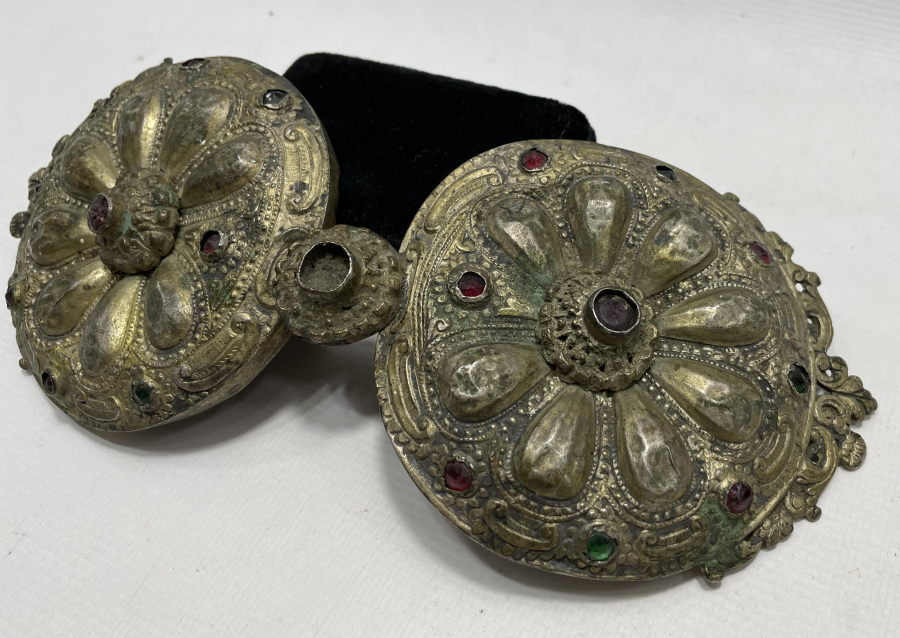 OSMANLI DÖNEMİ ÜZERİ TAŞLARLA SÜSLÜ NADİR FORMDA GÜMÜŞ GELİN KEMERİ